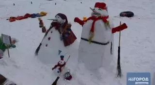 "Семью казахов" слепили на "Параде снеговиков" в Сыктывкаре