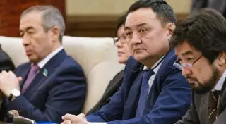 Мажилис проголосовал за досрочное прекращение депутатских полномочий Тиникеева