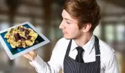 Оригинальный подход: iPad вместо тарелок используют в одном из ресторанов США