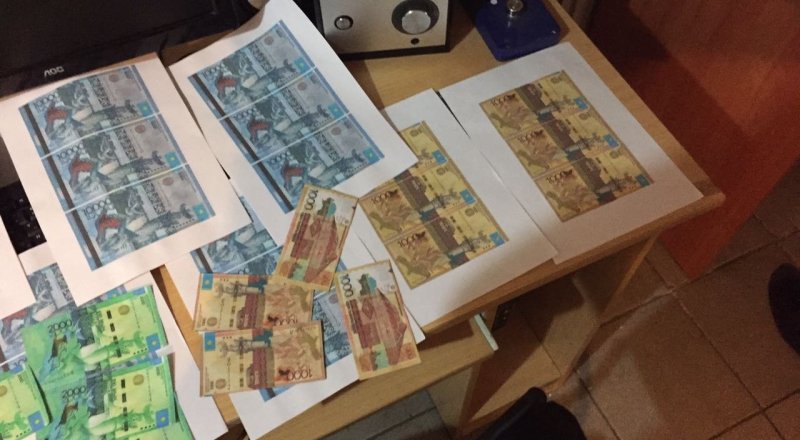 Поддельные тенге. Фото СЭР ДГД Алматинской области.