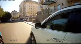 Сопротивление полиции девушки-водителя в Астане попало на видео