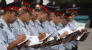 Полицейские не будут проверять регистрацию по месту жительства на улице - Саинов