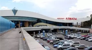 Таксиста арестовали за приставание к людям в аэропорту Алматы