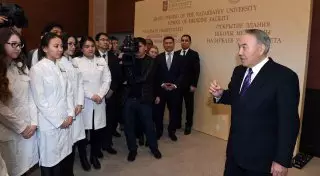 Новую школу медицины в Астане показали Назарбаеву