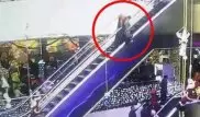 В узбекском торговом центре мать уронила ребенка с эскалатора: Малыш умер