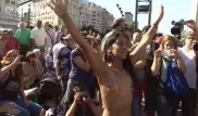 Полуобнаженные женщины выступили за право загорать топлес в Аргентине