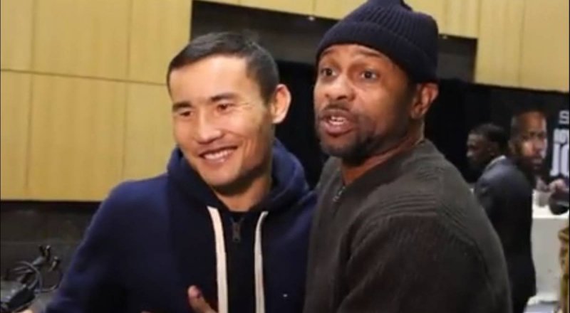 Канат Ислам и Рой Джонс-младший. Кадр с видео на YouTube