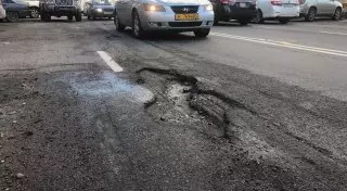 Когда и какие улицы начнут ремонтировать в Алматы весной