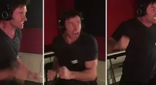 Кому принадлежат голоса за кадром