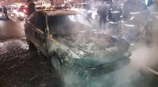 Автомобиль сгорел дотла напротив ТРЦ ADK В Алматы
