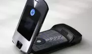 По примеру Nokia. Могут "воскресить" легендарную модель-раскладушку Motorola