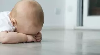 Бил ребенка головой об пол, чтобы успокоить - в Тюмени осудили казахстанца