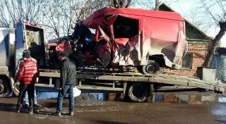 Страшное ДТП в Караганде. Погиб водитель микроавтобуса