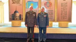 Министр обороны Казахстана провел встречу с главой оборонного ведомства Узбекистана