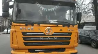 Пожилая женщина умерла под колесами грузовика в Алматы