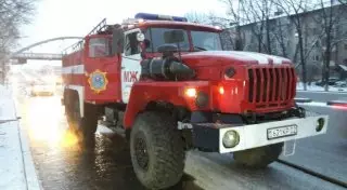 В Астане пожарная машина столкнулась с КамАЗом