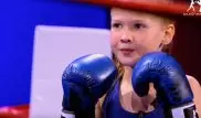 Юная боксерша из Казахстана побила собственный рекорд в телешоу на канале NBC