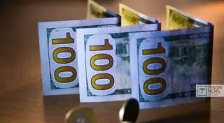 Тенге ослабел после обвала нефтяных котировок