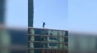 Полиция проверила видео с девушкой на крыше в центре Астаны