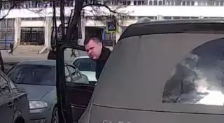 Водитель блокировал детскую скорую помощь в Москве