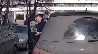 Водителя, блокировавшего детскую скорую в Москве, отпустили домой