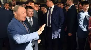Как Назарбаев общался с жителями Астаны
