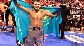 Два казахстанских боксера нокаутировали соперников в США