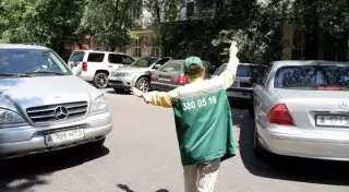 Около 60 нелегальных парковщиков оштрафовали на 601 тысячу тенге в Алматы