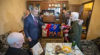 По полмиллиона тенге подарили ветеранам ко Дню Победы в ВКО