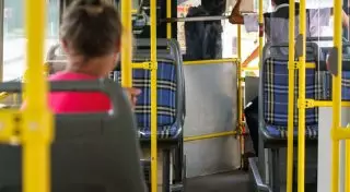 Отказаться от кондукторов автобусов хотят в Астане