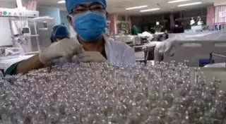 Врачи в Китае за ночь открыли 8 тысяч ампул ради спасения пациента