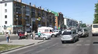 Еще одна автоледи устроила ДТП возле кафе в ВКО