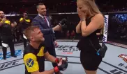 Боец UFC сделал предложение девушке после победы нокаутом