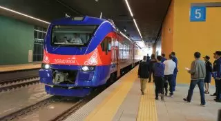 На новый вокзал "Нұрлы жол" в Астане прибывают первые поезда