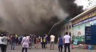 Из-за пожара на СТО полностью сгорело авто в Алматы