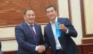 Адильбеку Ниязымбетову вручили ключи от квартиры в Актау