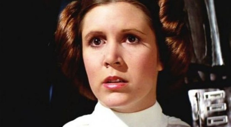 Кэрри Фишер в роли принцессы Леи в фильме "Звездные войны". © 20th Century Fox