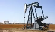 Из-за падения цен на нефть тенге может опуститься до 350 за доллар - экономист