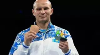 Казахстанец Иван Дычко официально стал боксером американской промоутерской компании