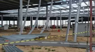 Рабочий погиб на стройке рядом с ТРЦ в Алматы