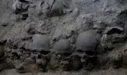 Башню из человеческих черепов раскопали в Мексике