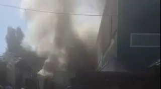 Бутик загорелся на алматинской барахолке