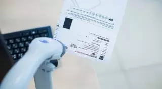 Жители Астаны, Алматы и Шымкента могут менять удостоверения и паспорта в любом ЦОНе своего города