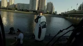 Автомобиль вылетел в реку в Астане