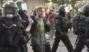 Cтычки с полицией возобновились: В Гамбурге задержаны около 300 человек