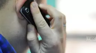 Лжеполицейский требовал у алматинцев денег по телефону