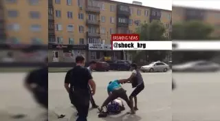 В Караганде очевидцы сняли на видео драку водителей