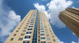 "Эта лестница как кошмар" - жильцы астанинской 25-этажки о неработающих лифтах