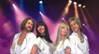 Почему "трибьют" это не подделка? Рассказываем о "музыкантах-двойниках"