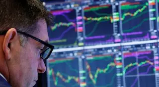 Нефть поднялась выше 50 долларов после публикации данных API